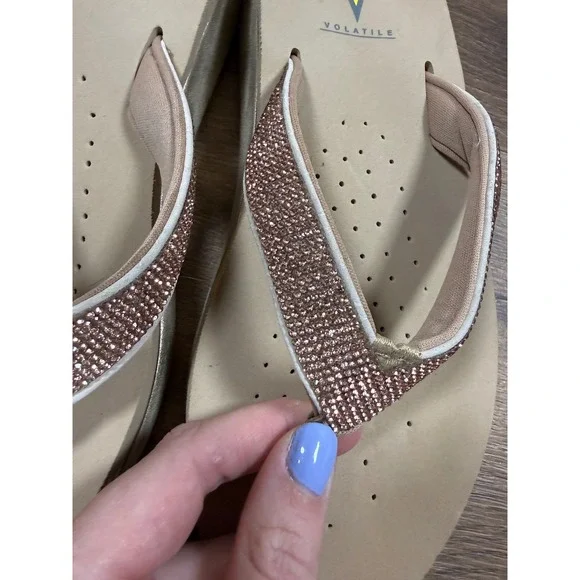 Volatile Rose Gold Rhinestone Platform Wedge Thong Sandals Womens Size 8 Gold - Picture 3 of 7